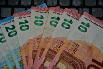 tranzitie-dificila-la-euro-intr-o-localitate-din-bulgaria:-singurul-bancomat-din-nevestino-a-ramas-fara-numerar