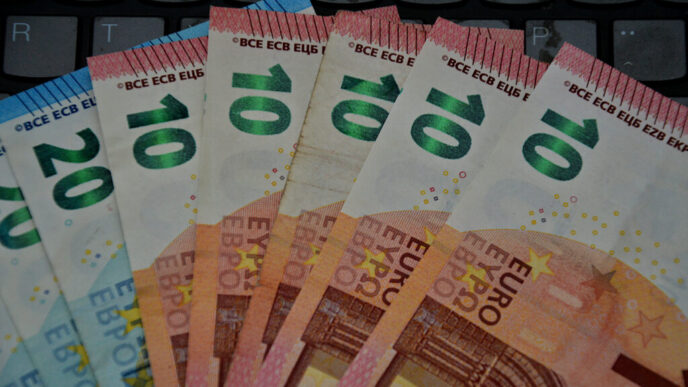 tranzitie-dificila-la-euro-intr-o-localitate-din-bulgaria:-singurul-bancomat-din-nevestino-a-ramas-fara-numerar