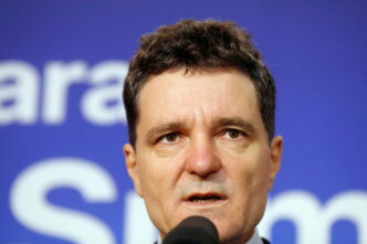 presedintele-nicusor-dan,-blocat-in-franta