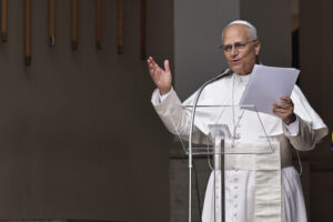 papa-leon-al-xiv-lea-ii-indeamna-pe-cardinalii-catolici-sa-creeze-o-biserica-mai-incluziva