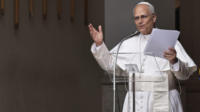 papa-leon-al-xiv-lea-ii-indeamna-pe-cardinalii-catolici-sa-creeze-o-biserica-mai-incluziva