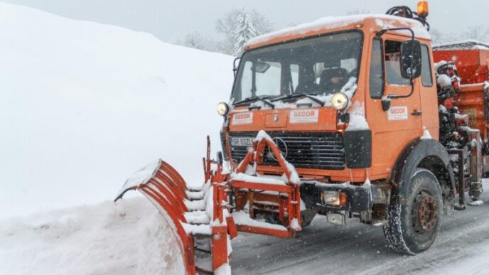 lista-drumurilor-restrictionate-din-cauza-ninsorilor-abundente-circulatia-este-grav-afectata-pe-mai-multe-sosele-din-romania.-update