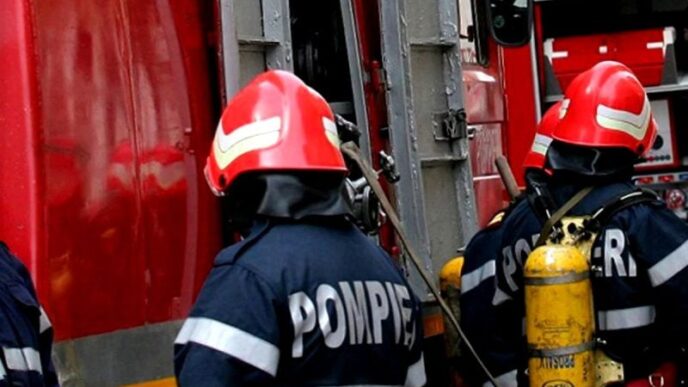 incendiu-intr-un-bloc-din-judetul-sibiu:-aproximativ-30-de-persoane-s-au-autoevacuat