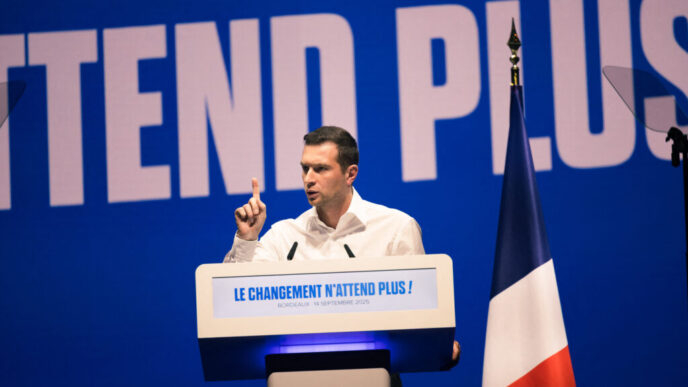 barbatul-care-l-a-lovit-cu-un-ou-in-cap-pe-jordan-bardella-a-fost-condamnat-la-sase-luni-de-inchisoare