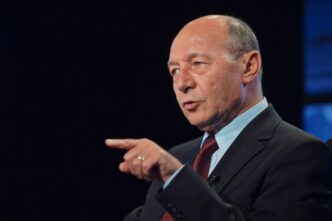 traian-basescu-explica-cum-ar-fi-trebuit-redus-deficitul-bugetar:-aici-trebuia-operat