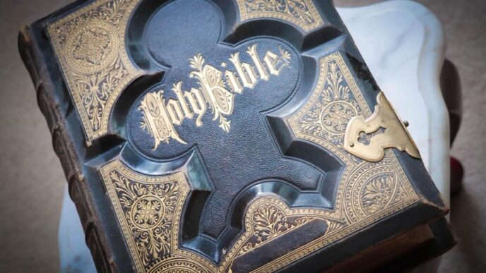 vanzari-–-record-la-biblii-in-regatul-unit-in-2025-/-librar:-inainte,-rebeliunea-era-sa-fii-ateu,-acum,-rebeliunea-e-sa-crezi