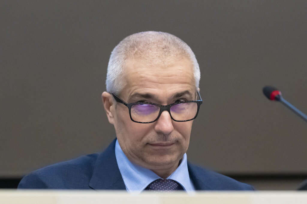 in-sua,-un-magistrat-de-92-de-ani-il-judeca-pe-maduro,-in-romania-se-pensioneaza-la-48-de-ani.-reactia-lui-marinescu