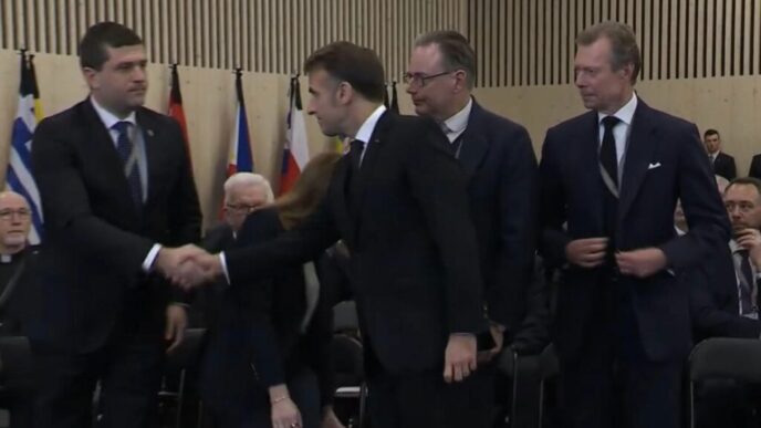 radu-miruta-a-participat-la-comemorarea-victimelor-din-crans-montana:-gandurile-mele-s-au-indreptat-si-catre-tanarul-de-18-ani-din-gorj