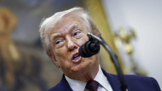 trump-ameninta-ca-orice-tara-care-face-afaceri-cu-iranul-va-fi-supusa-unei-taxe-vamale-de-25%