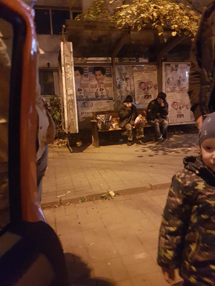 pe-gerul-de-noaptea-trecuta,-asistenta-sociala-a-mers-pe-strazile-din-bucuresti-ca-sa-stranga-oamenii-fara-adapost