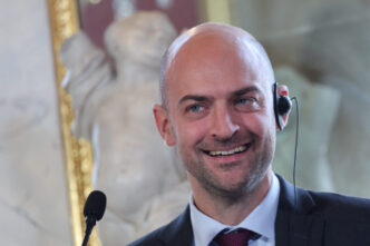 franta,-planuri-de-a-deschide-un-consulat-in-groenlanda-in-februarie