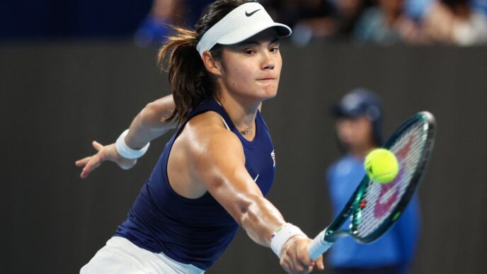 predictie-devastatoare-pentru-emma-raducanu!-de-cat-timp-are-nevoie-ca-sa-devina-o-jucatoare-de-top-in-tenisul-mondial