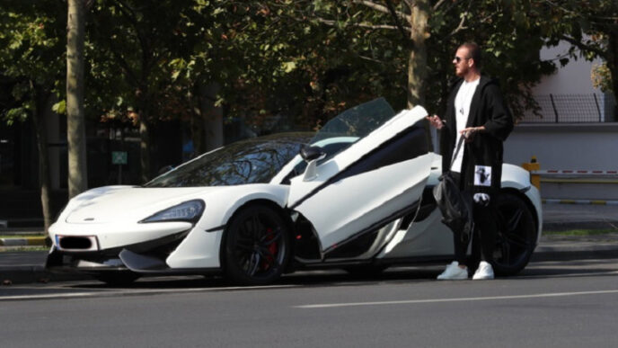 romanul-care-a-facut-credit-pentru-a-si-cumpara-un-bolid-mclaren,-afectat-apoi-de-rate:-a-fost-greoi