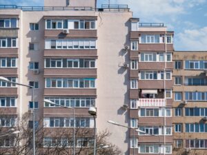 unde-se-gaseste-cea-mai-ieftina-garsoniera-din-romania,-in-ianuarie-2026.-desi-suprafata-este-de-doar-10-metri-patrati,-locuinta-are-baie-proprie