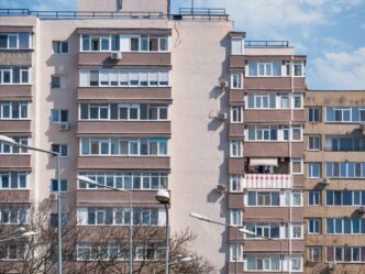 unde-se-gaseste-cea-mai-ieftina-garsoniera-din-romania,-in-ianuarie-2026.-desi-suprafata-este-de-doar-10-metri-patrati,-locuinta-are-baie-proprie