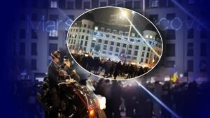 mesajul-care-i-a-adus-unui-bucurestean-doua-amenzi-in-valoare-de-1200-lei.-l-a-proiectat,-cu-un-dispozitiv,-pe-o-cladire-din-capitala