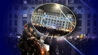 mesajul-care-i-a-adus-unui-bucurestean-doua-amenzi-in-valoare-de-1200-lei.-l-a-proiectat,-cu-un-dispozitiv,-pe-o-cladire-din-capitala