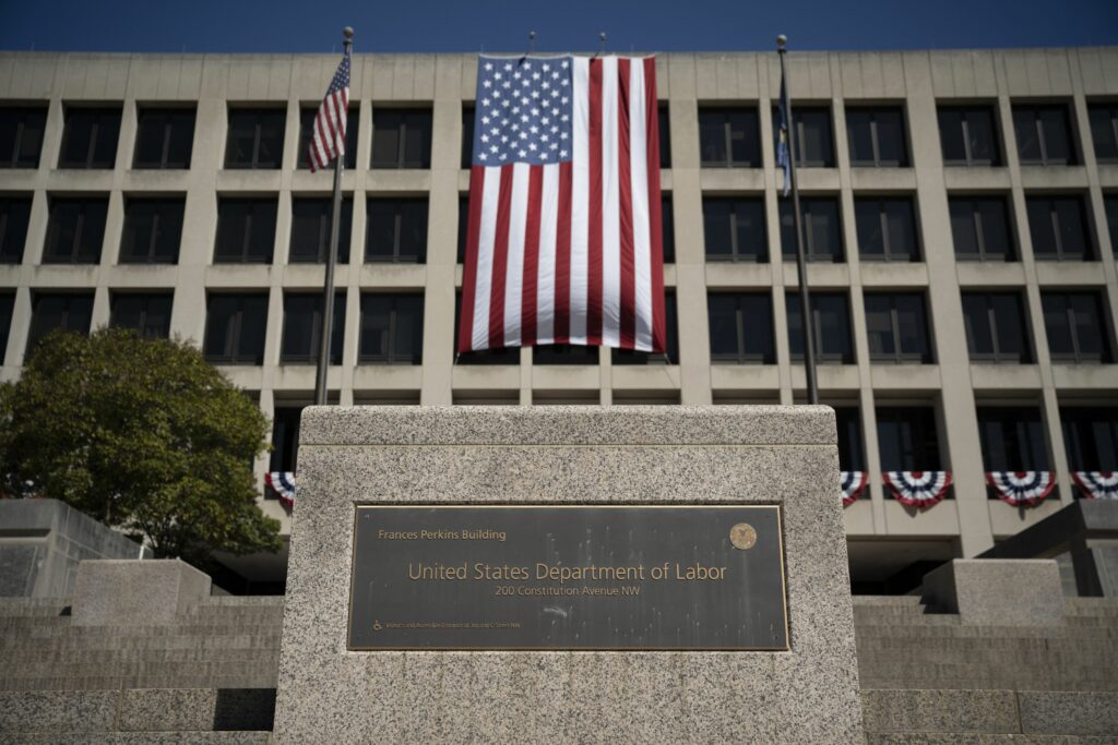 departamentul-muncii-din-sua,-criticat-dupa-o-postare-pe-retelele-sociale-comparata-cu-un-slogan-nazist