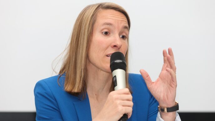 justine-henin-a-vazut-ce-a-patit-simona-halep-si-n-a-ramas-indiferenta:-e-trist