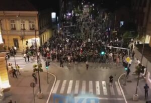 protestele-studentilor-se-extind-in-serbia:-presiuni-pentru-alegeri-anticipate