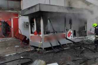 explozie-intr-o-placintarie-din-gherla,-dupa-un-incendiu.-geamurile-cladirilor-din-zona-au-fost-sparte