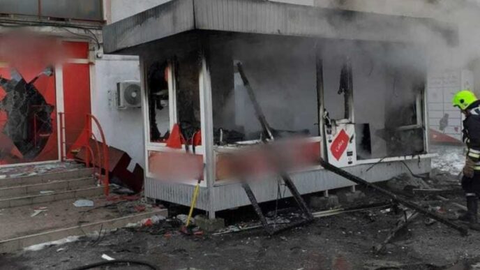 explozie-intr-o-placintarie-din-gherla,-dupa-un-incendiu.-geamurile-cladirilor-din-zona-au-fost-sparte