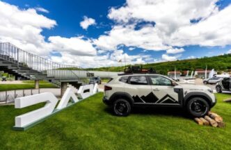 dacia-si-multimedia:-de-ce-se-blocheaza-sistemul,-ce-update-uri-merita-si-cand-e-doar-un-cablu-prost
