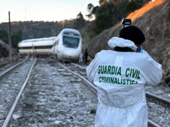 un-roman-se-afla-in-unul-dintre-trenurile-deraiate-in-spania-„i-a-zburat-telefonul”.-cum-a-aflat-familia-ca-este-bine