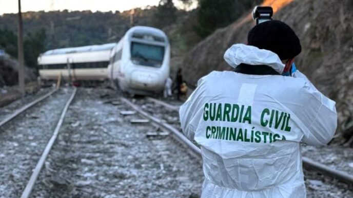 un-roman-se-afla-in-unul-dintre-trenurile-deraiate-in-spania-„i-a-zburat-telefonul”.-cum-a-aflat-familia-ca-este-bine