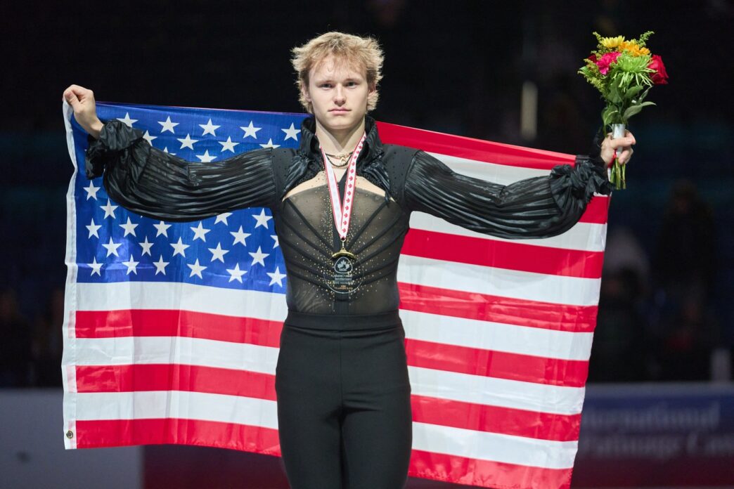 ilia-malinin,-patinatorul-fenomen-care-sare-cavdruplu-axel-a-aparut-pe-coperta-vanity-fair:-e-inuman-sa-poti-face-asta