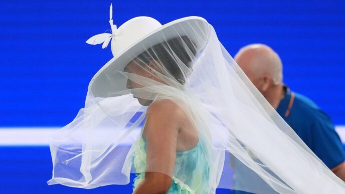 naomi-osaka-si-a-atras-critici-inaintea-meciului-cu-sorana-cirstea.-protejatul-lui-ion-tiriac-a-reactionat