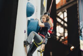 povestea-adrianei-tofan-si-de-unde-vine-pasiunea-ei-pentru-escalada!-insumat-am-o-medie-de-13-15-ore-de-munca-pe-saptamana