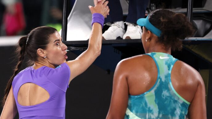 situatia-escaladeaza-dupa-gestul-soranei-cirstea-fata-de-naomi-osaka!-un-activist-din-sua-invoca-rasismul