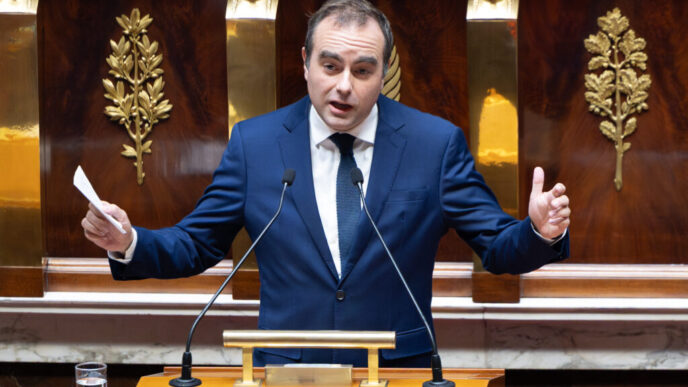 guvernul-frantei-trece-de-motiunile-de-neincredere-si-se-apropie-de-adoptarea-bugetului