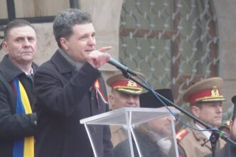 nicusor-dan,-huiduit-la-focsani,-de-ziua-unirii.-ce-le-a-spus-presedintele-protestatarilor-video