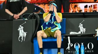 ce-a-facut-numarul-2-mondial-dupa-ce-a-vomitat-in-prosop-in-timpul-meciului-de-la-australian-open
