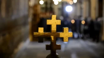 de-la-politica-la-altar:-un-fost-senator-si-vicepresedinte-de-consiliu-judetean-a-fost-hirotonit-preot,-la-aproape-70-de-ani