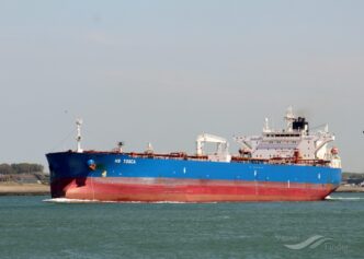 franta-il-retine-pe-capitanul-unui-petrolier-suspectat-ca-opereaza-in-flota-fantoma