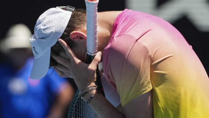 tenismenul-sponsorizat-de-ion-tiriac-a-lasat-romania-pentru-franta,-dar-a-fost-invins-de-un-roman-la-australian-open