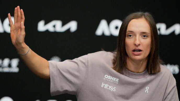 cum-a-reactionat-iga-swiatek-cand-a-aflat-ca-naomi-osaka-s-a-retras-dupa-controversa-cu-sorana-cirstea