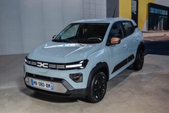 dacia-sandero-stepway-2026:-cat-de-mult-castigi-in-practica-fata-de-sandero-simplu-si-unde-pierzi