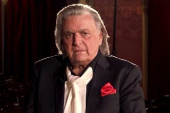 surpriza-pe-care-mihai-bendeac-i-a-pregatit-o-lui-florin-piersic.-nimic-nu-a-mers-conform-planului,-actorul-a-incercat-sa-salveze-momentul:-vagabond-ce-esti-video