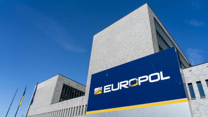 europol-avertizeaza:-niveluri-record-al-traficului-cu-cocaina-in-europa-/-retelele-de-trafic-folosesc-submarine-artizanale-si-sunt-tot-mai-sofisticate