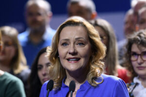 elena-lasconi-demisioneaza-de-la-sefia-usr-campulung:-nu-am-timp,-stau-cate-12-ore-la-primarie