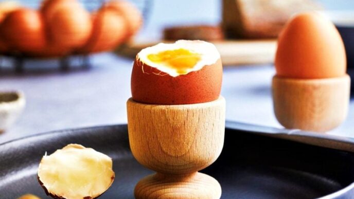 cum-sa-fierbi-ouale-ca-sa-se-decojeasca-instant:-metoda-veche-folosita-de-bunicile-noastre