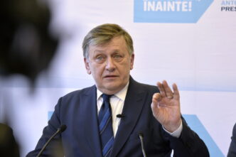 crin-antonescu-ii-raspunde-lui-cristian-tudor-popescu:-bolojenie-usoara!