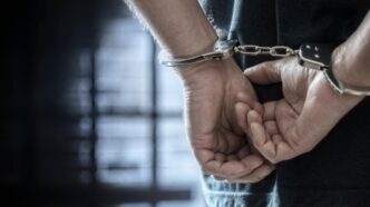 profesor-din-arges,-retinut-intr-un-dosar-de-agresiune-sexuala-asupra-unei-eleve-de-13-ani.-ce-i-a-facut-minorei