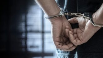 profesor-din-arges,-retinut-intr-un-dosar-de-agresiune-sexuala-asupra-unei-eleve-de-13-ani.-ce-i-a-facut-minorei