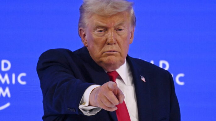 trump-vorbeste-despre-un-mare-acord-petrolier-cu-china-si-ameninta-canada-cu-tarife-dure-daca-se-apropie-de-beijing