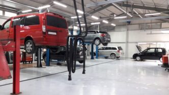 fum-alb-la-pornire-dimineata:-condens-normal-sau-antigel-ars,-cum-faci-diferenta